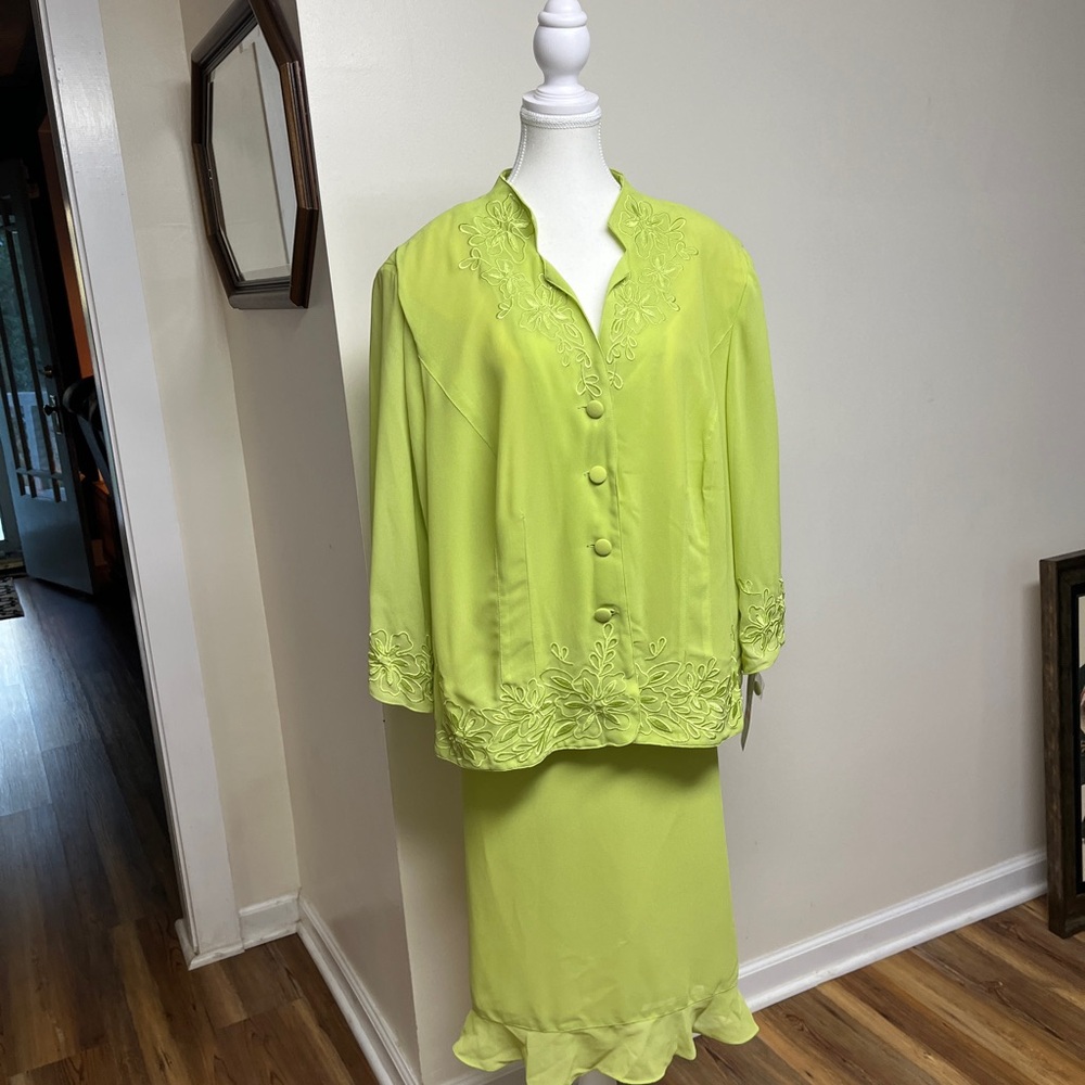 Dress Set, NWT, Plaza South, 24W, lime green Long sleeve, hand wash, 100% Poly